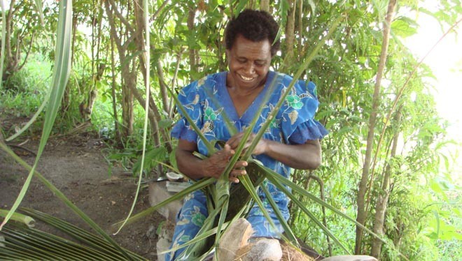 The crafts have not been lost - woman from Tanului Village making basket for carrying vegetables © BW Media